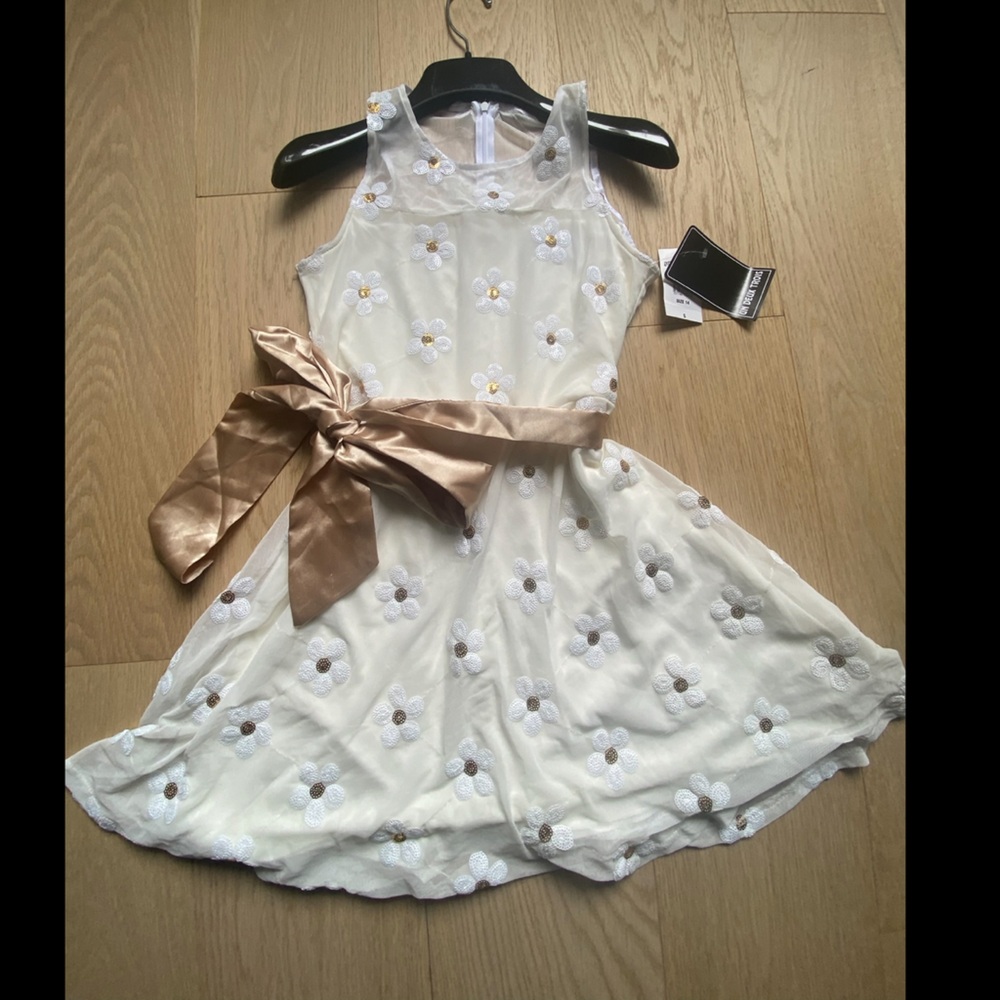 NWT Un Deux Trois Girls White Floral Dress with Gold Bow- size 14 Girls